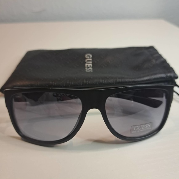 NEW Guess Sunglasses Men's Rectangular Matte Black - Picture 1 of 8